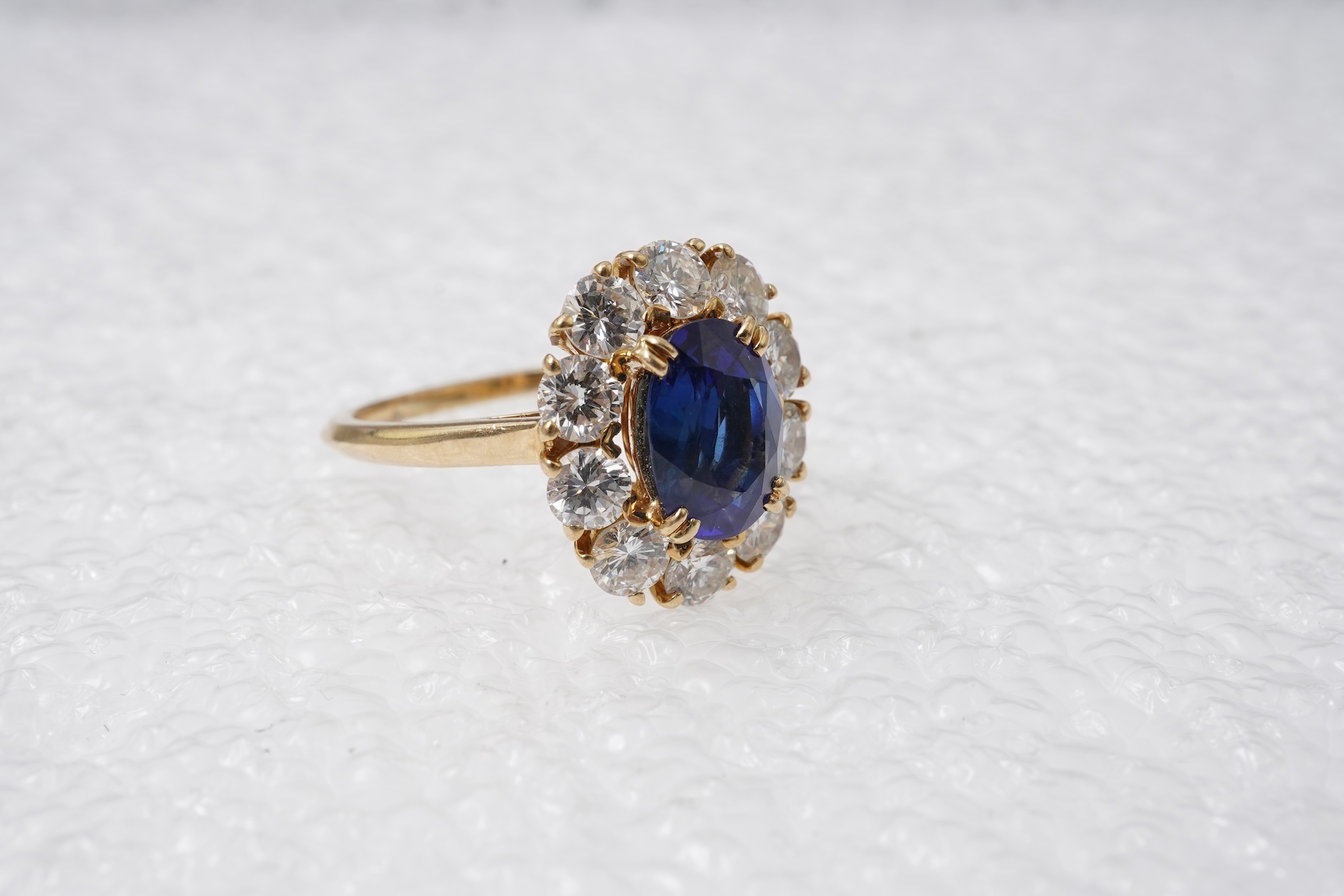 Monture Mauboussin, a sapphire and diamond cluster ring